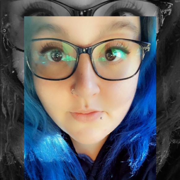 Meet your Posher, Courtney - Picture 1 of 1